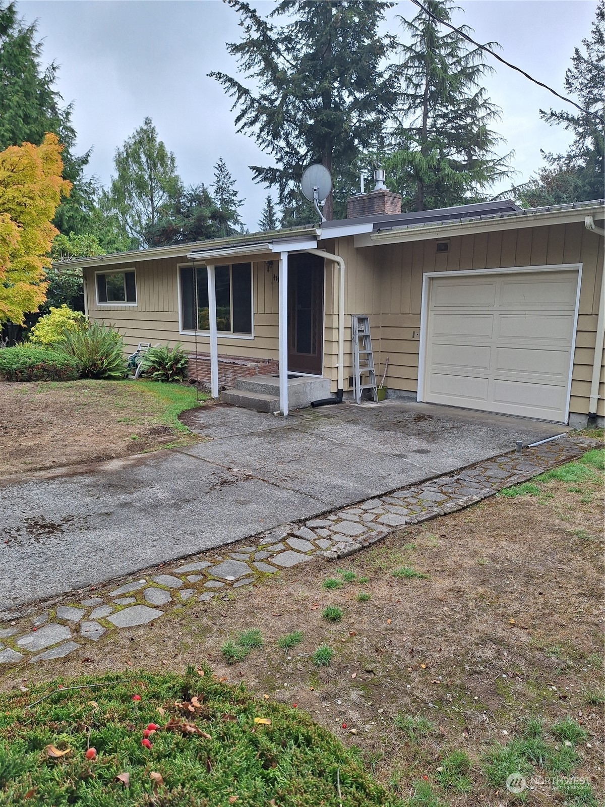 Property Photo:  417 SW 207th Place  WA 98166 