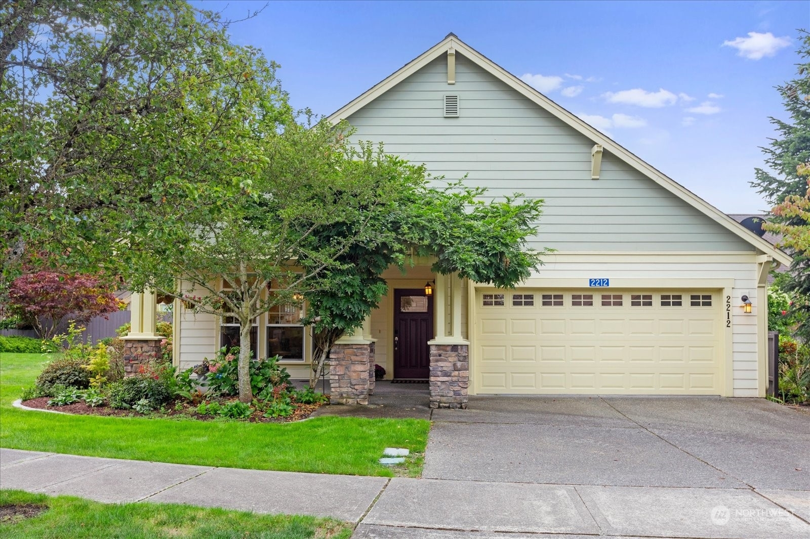 Property Photo:  2212 Noble Street  WA 98274 