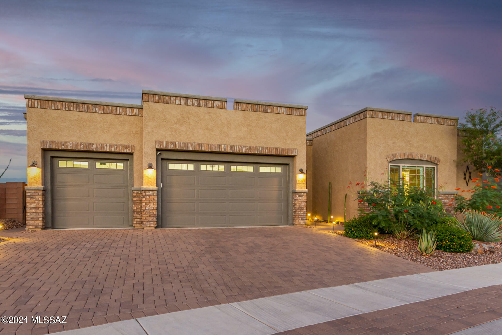 Property Photo:  13270 N Velvetweed Court  AZ 85755 