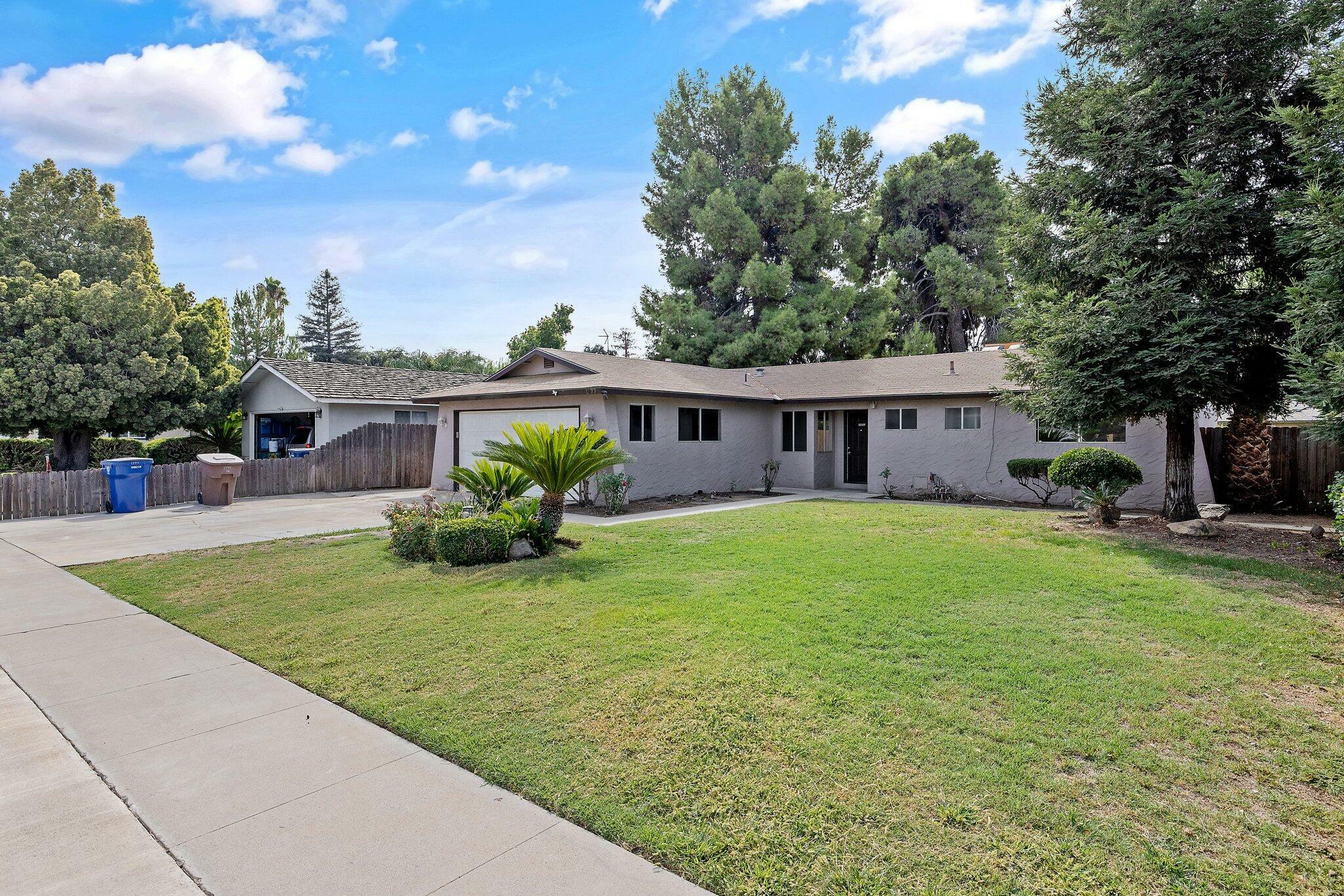 Property Photo:  1777 E Sonora Avenue  CA 93274 