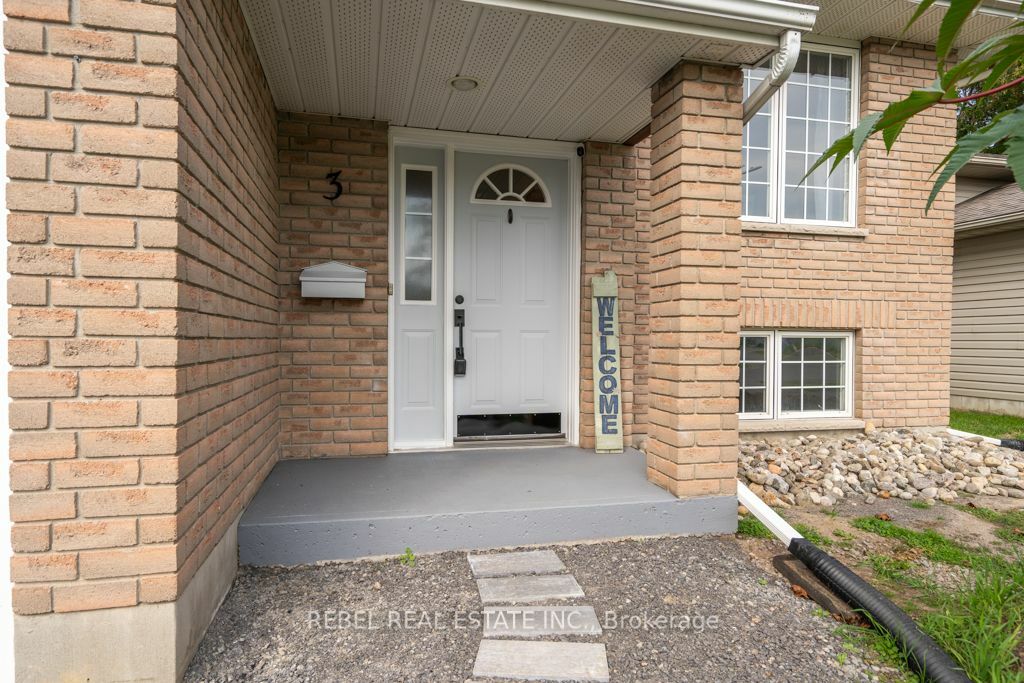 Property Photo:  3 Gilmour Crt  ON K8V 6V6 