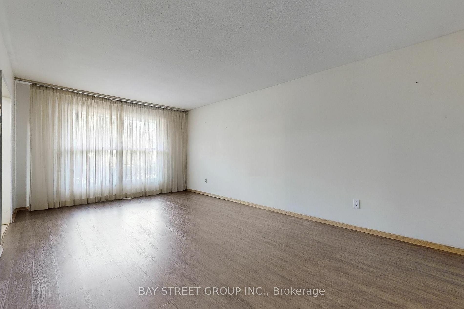 Property Photo:  2152 Haygate Cres  ON L5K 1L5 