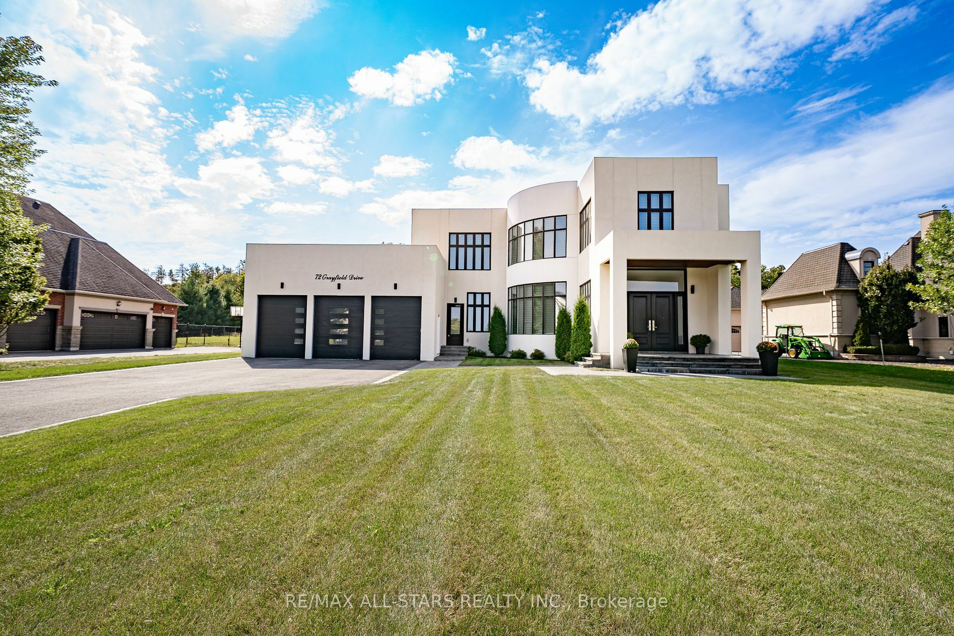 Property Photo:  72 Grayfield Dr  ON L4A 0B1 