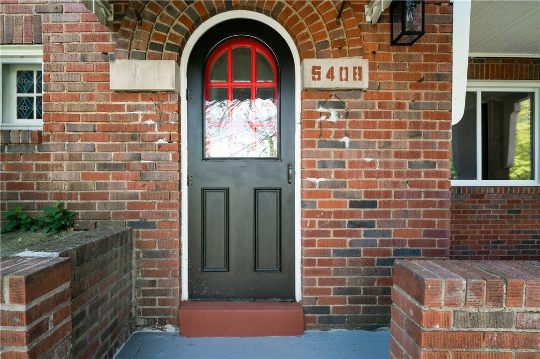 Property Photo:  5408 Beacon St  PA 15217 