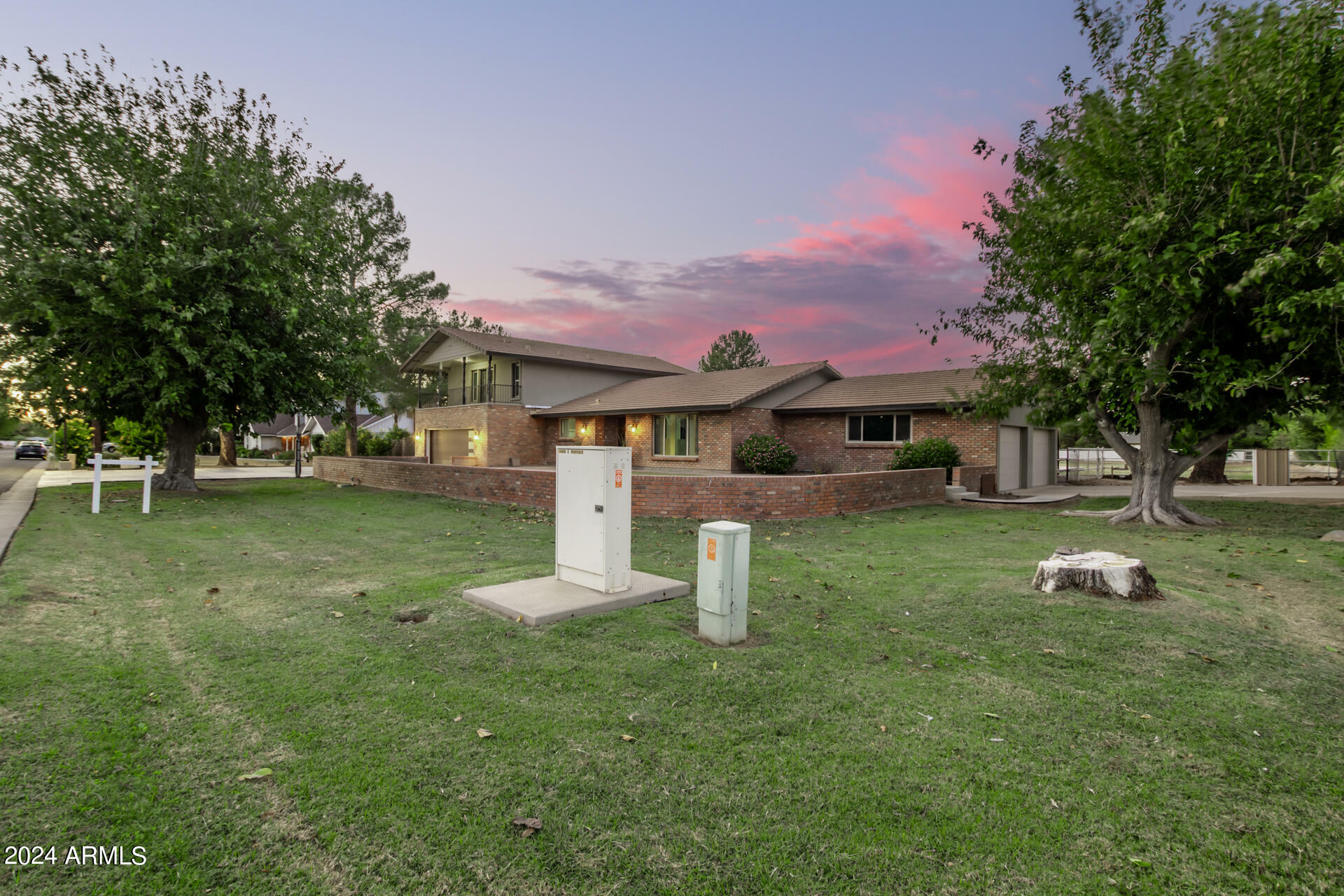 Property Photo:  2386 E Redfield Road  AZ 85234 