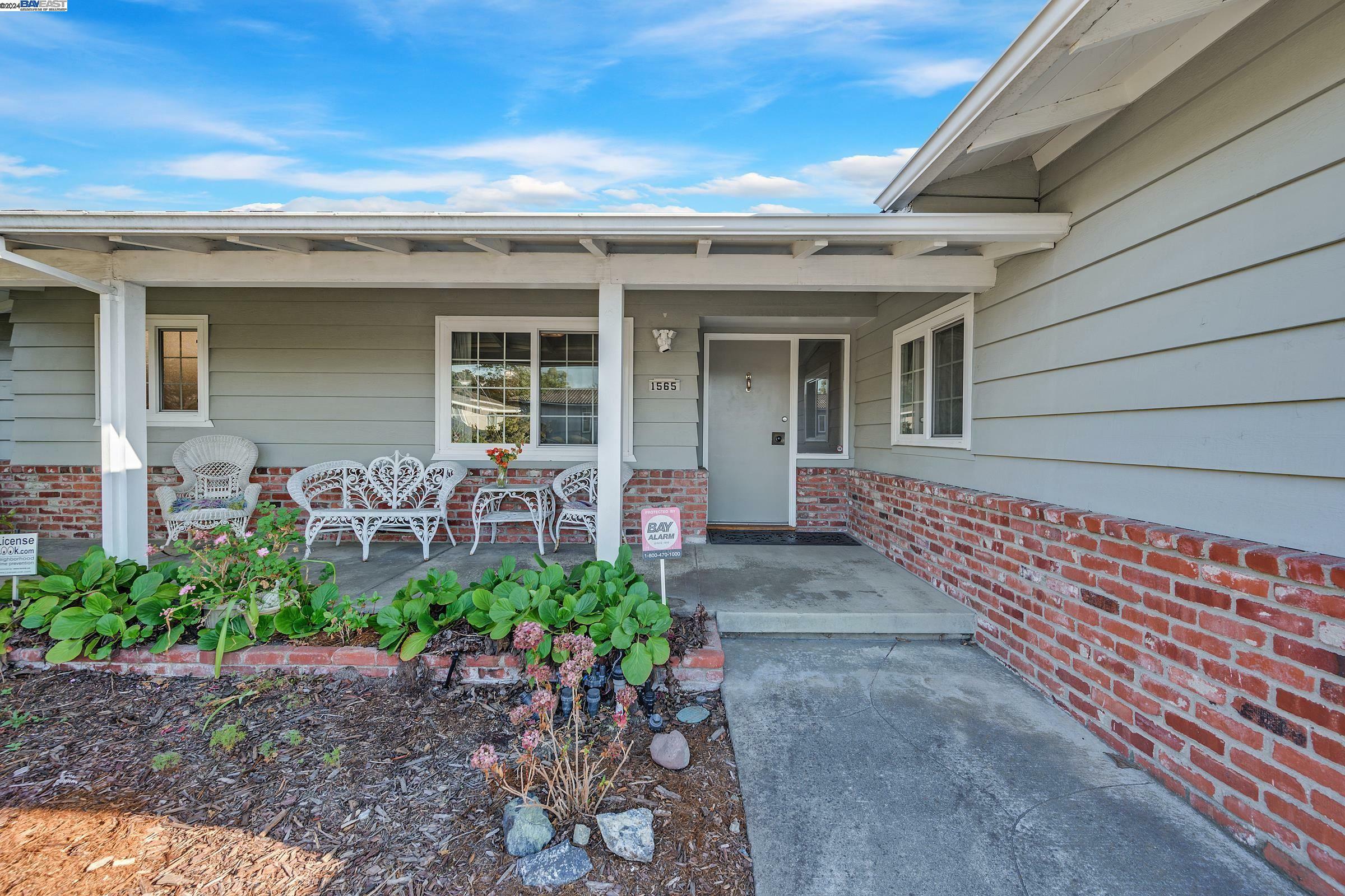 Property Photo:  1565 Darius Ct  CA 94577 