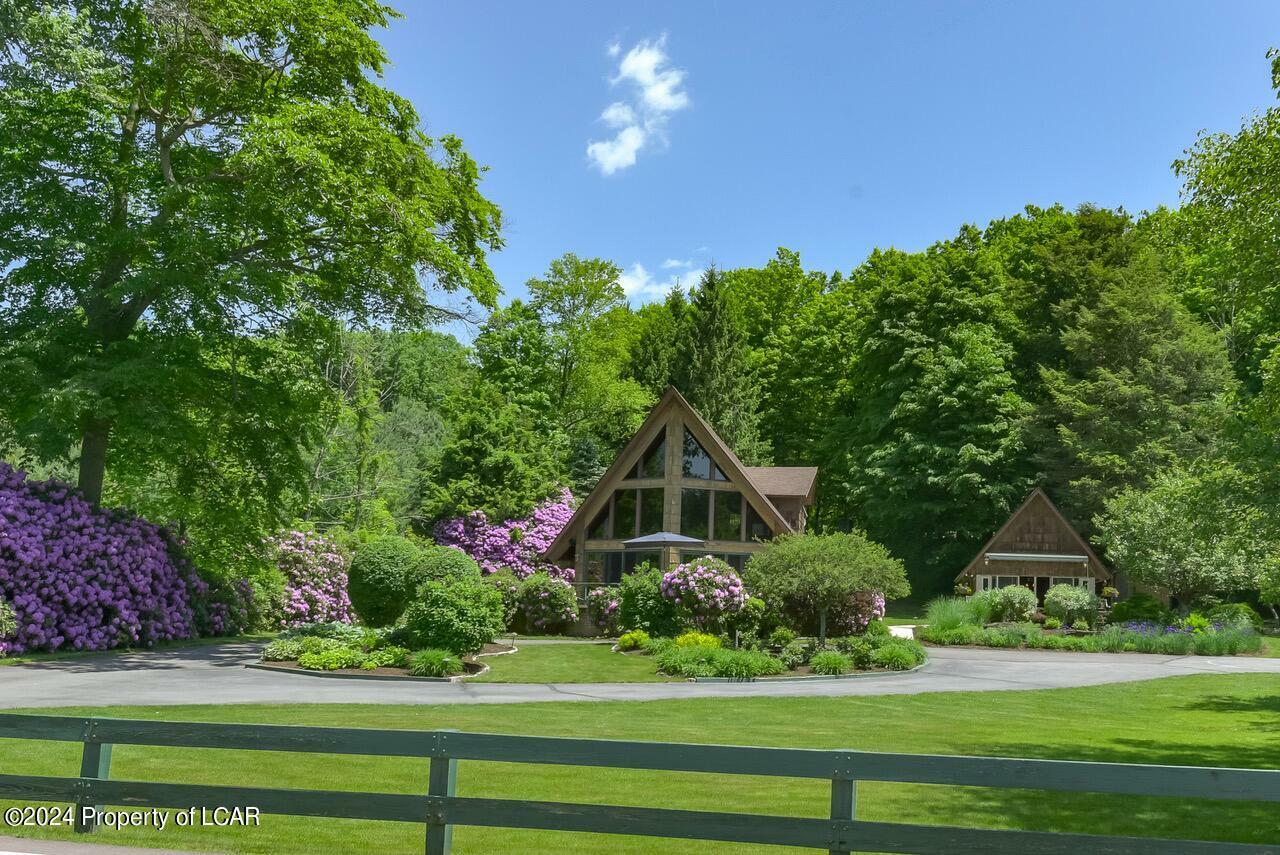 Property Photo: 1052 Lakeside Drive PA 18618