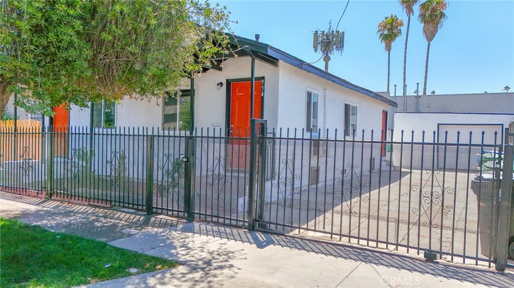 Property Photo: 952 - 954 W Gage Avenue CA 90044