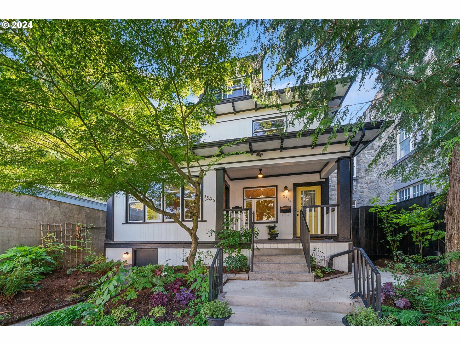 Property Photo: 3534 SE Yamhill St OR 97214