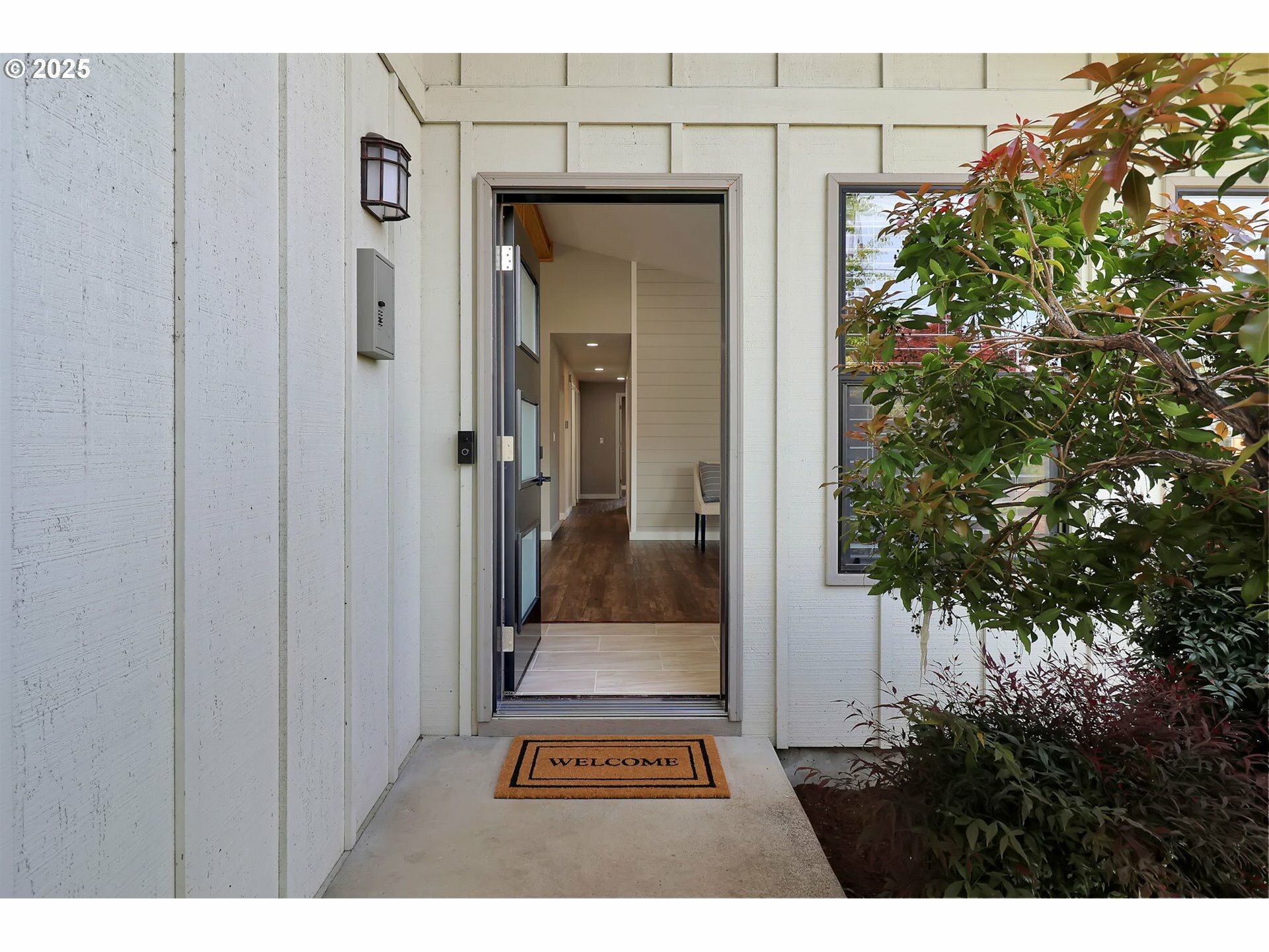 Property Photo: 1050 Arcadia Dr OR 97401