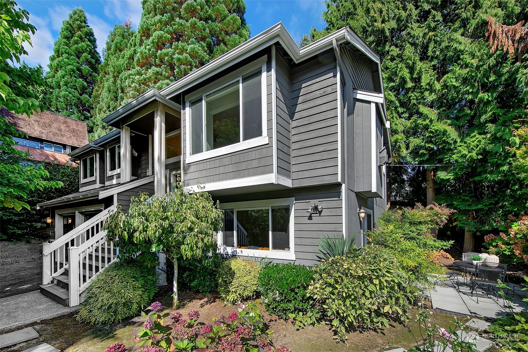 Property Photo:  10527 Densmore Avenue N  WA 98133 