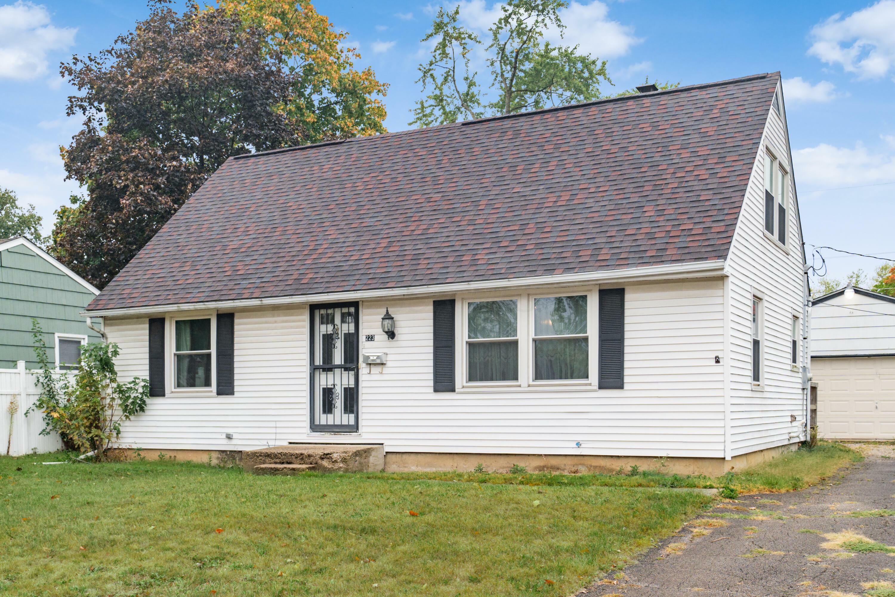 Property Photo:  223 Sturbridge Road  OH 43228 