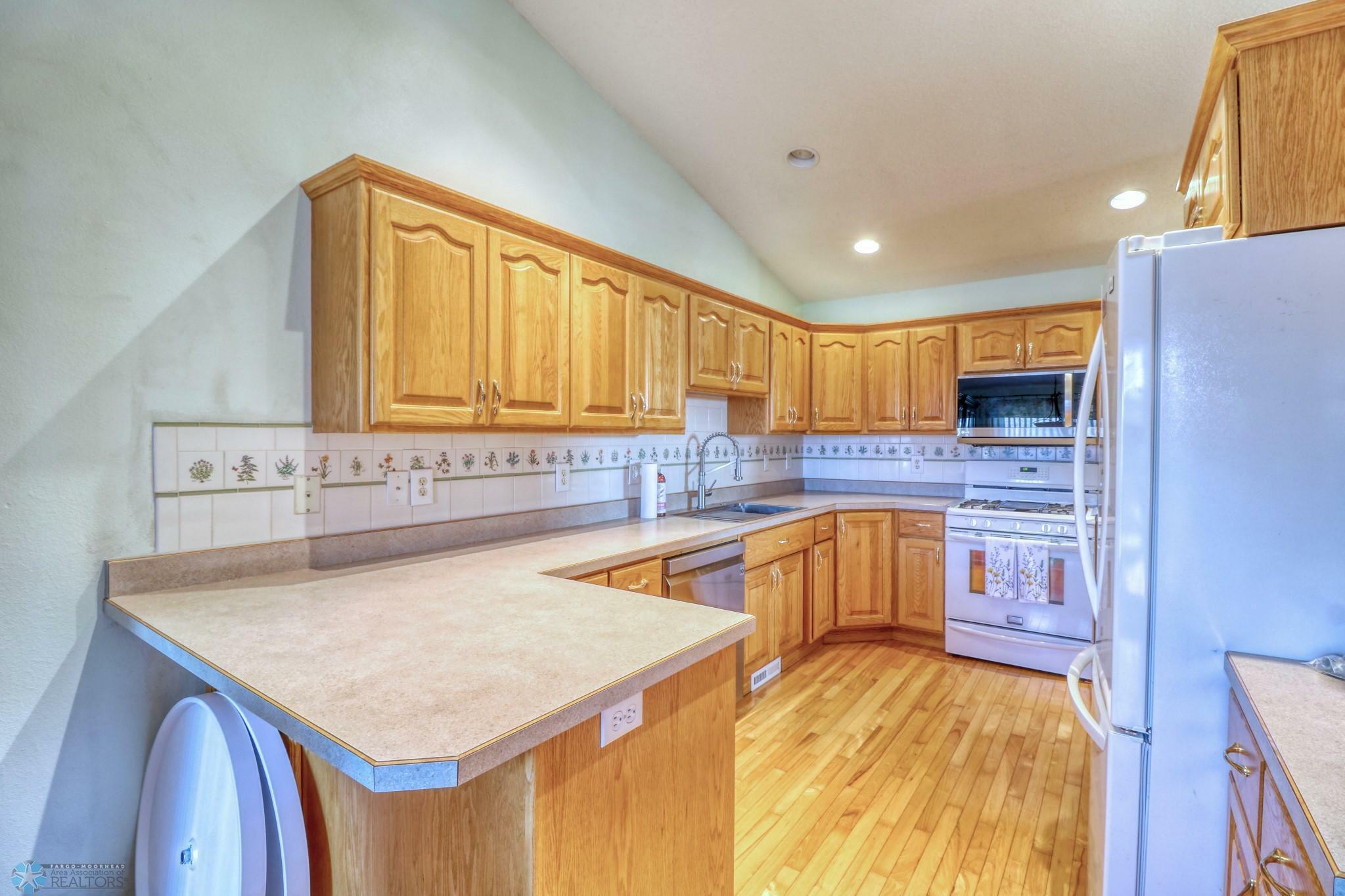 Property Photo:  2706 Wheatland Drive S  ND 58103 