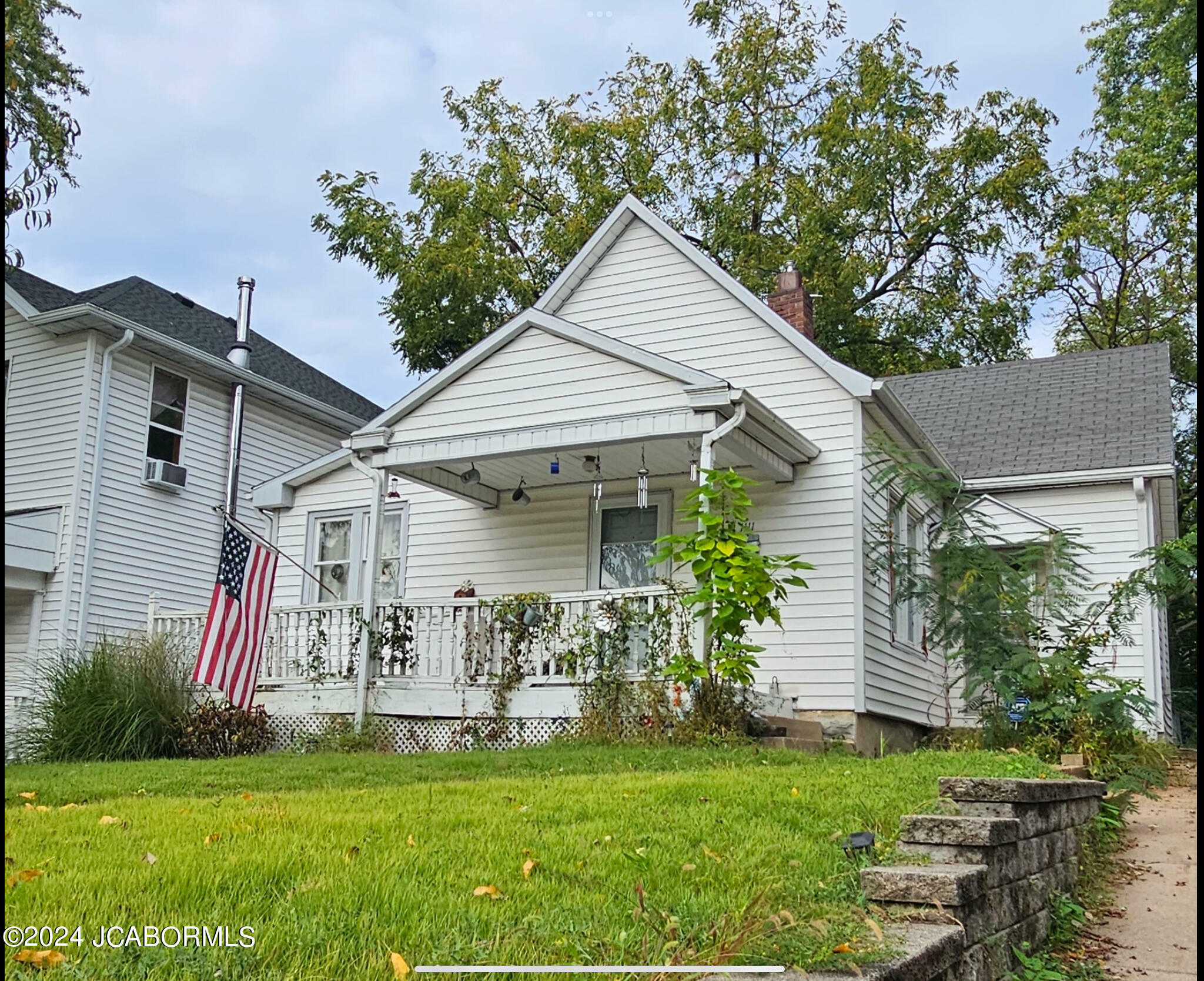 Property Photo:  1111 E McCarty Street  MO 65101 