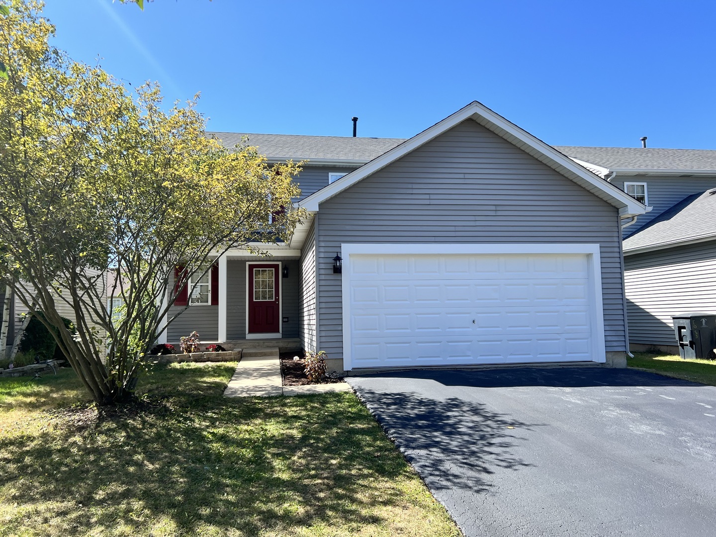 Property Photo:  2174 N Arapahoe Trail  IL 60073 