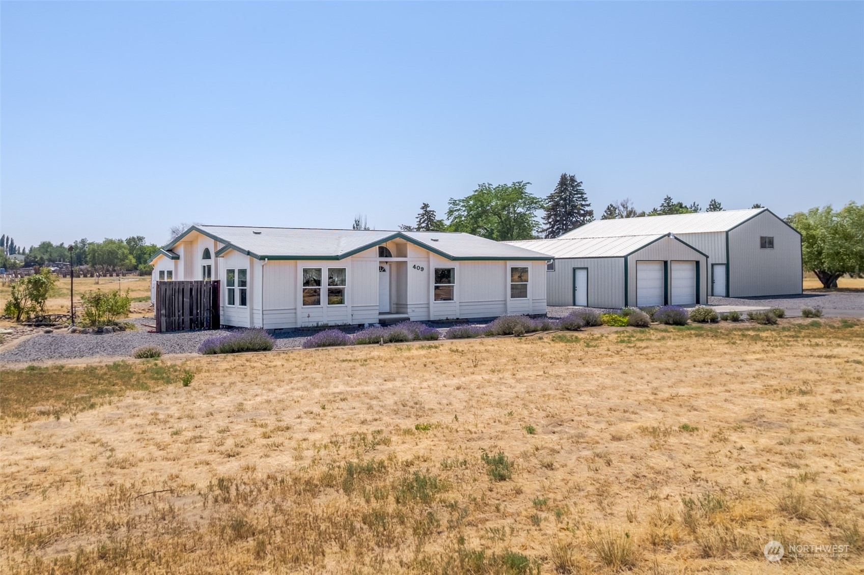 Property Photo:  409 Road 19 NE  WA 98851 