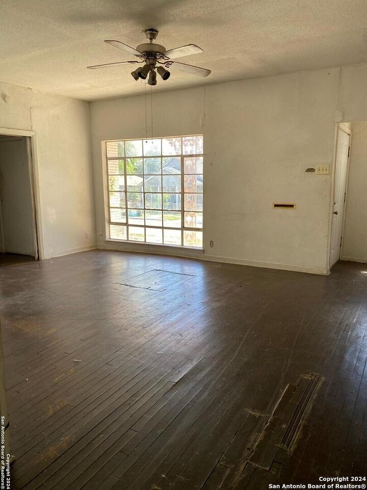 Property Photo: 837 Nevada St TX 78203