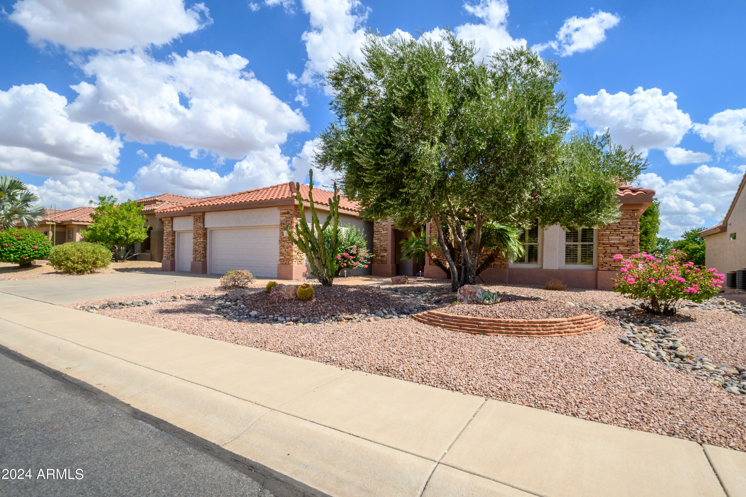 Property Photo:  17621 N Eagle Crest Drive  AZ 85374 