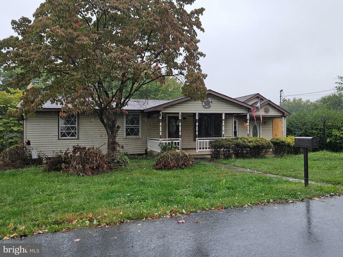 Property Photo:  415 E 10th Avenue  WV 25438 