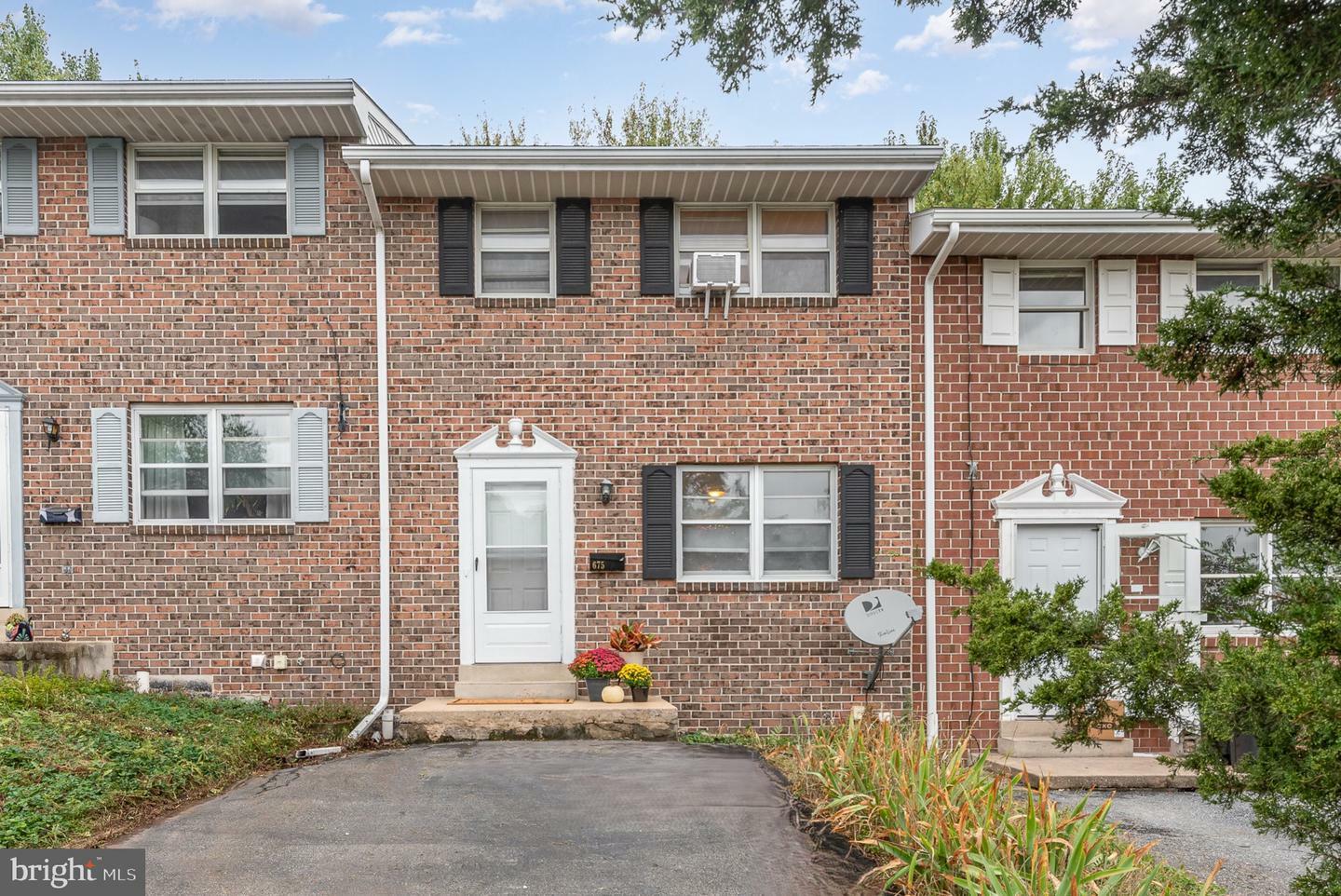 Property Photo:  675 N Lime Street  PA 17022 