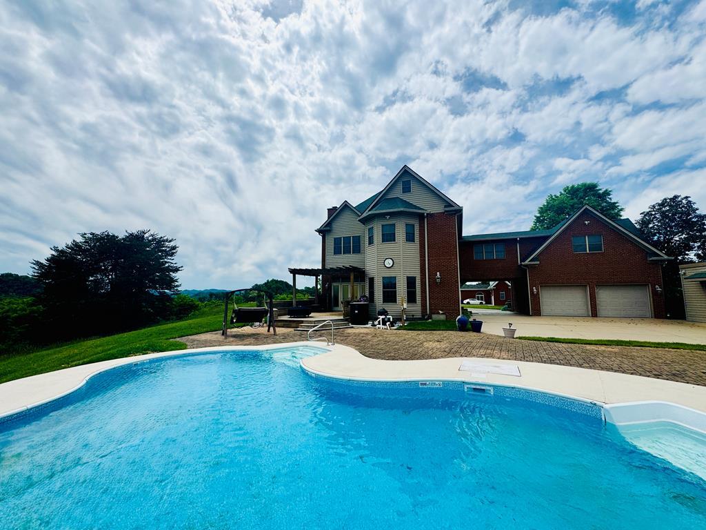 Property Photo: 105 Mountainview Court KY 41501