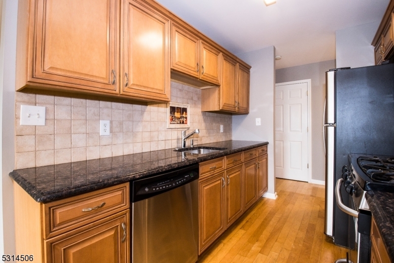 Property Photo:  1385 Stuyvesant Ave 202  NJ 07083 