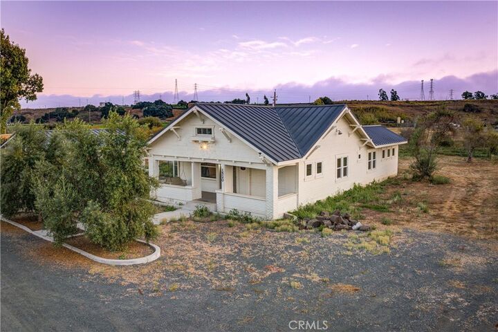 Property Photo: 1520 S Thompson Avenue CA 93444