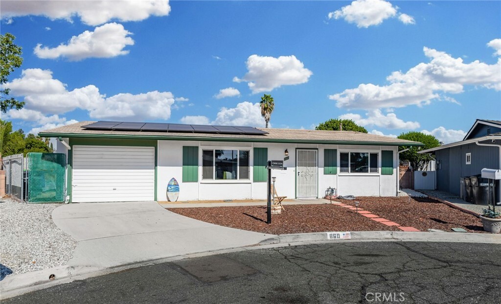 Property Photo:  860 S Alessandro Street  CA 92543 