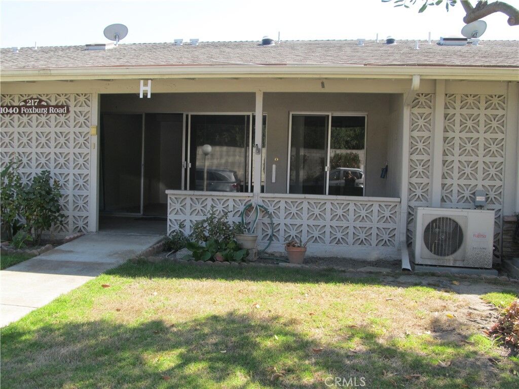 Property Photo: 1040 Foxburg Road, M9-217H CA 90740