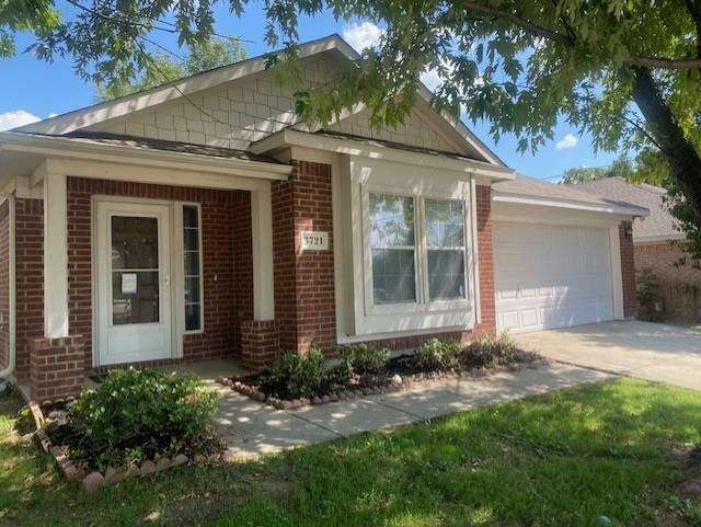 Property Photo: 3721 Renzel Boulevard TX 76116
