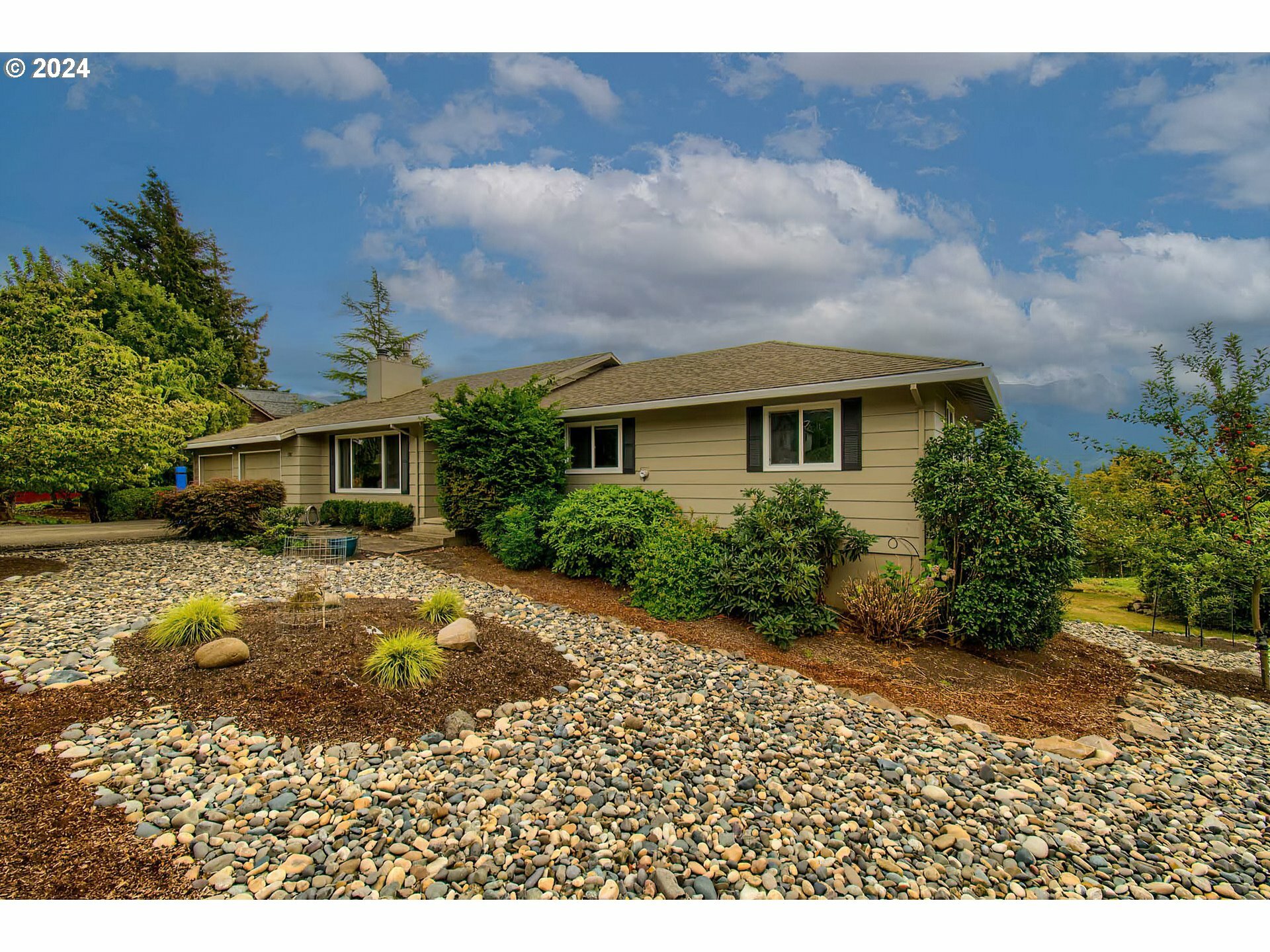 Property Photo:  120 NE Tari Ln  WA 98648 