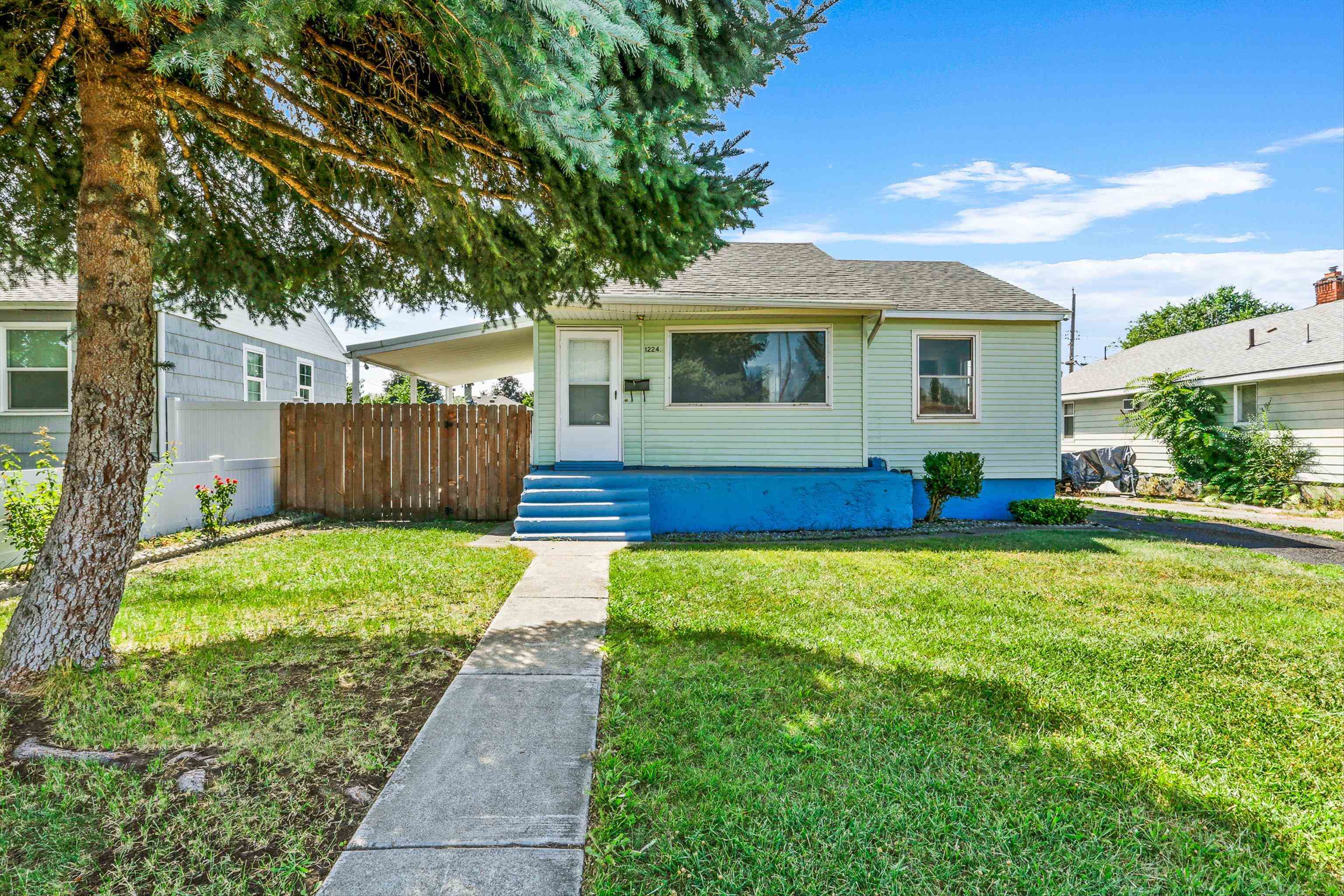 Property Photo:  1224 E Hoffman Ave  WA 99207 