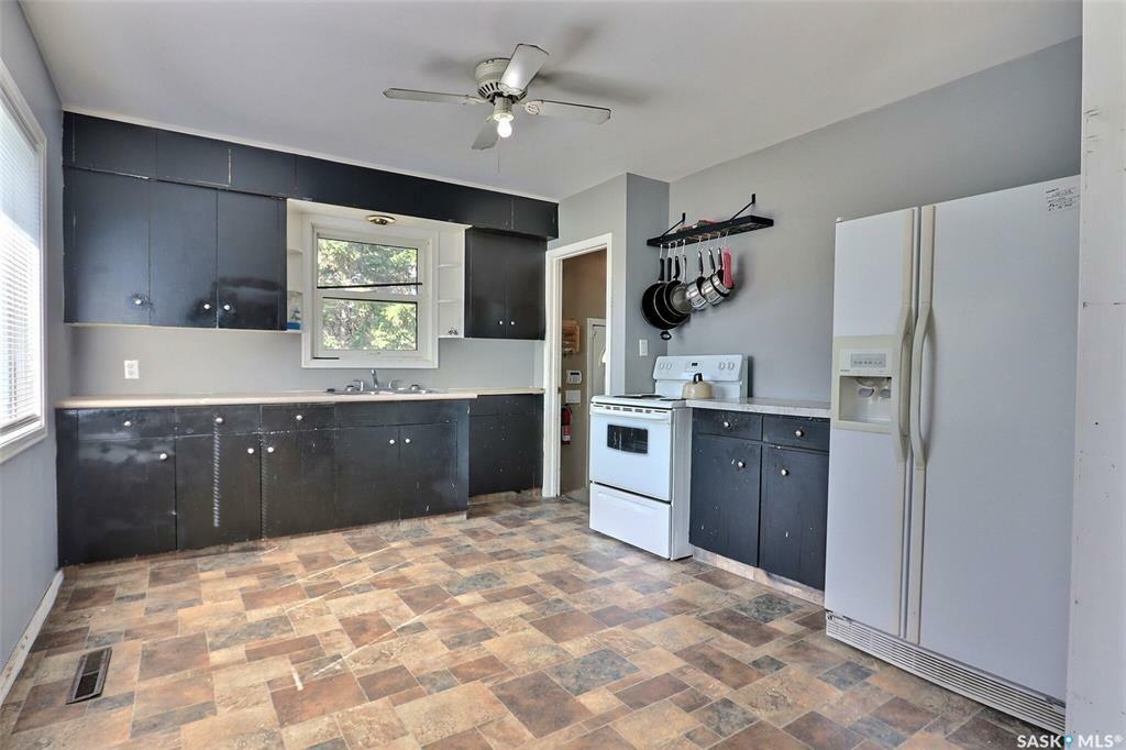 Property Photo:  754 7th Street E  SK S6V 0T1 