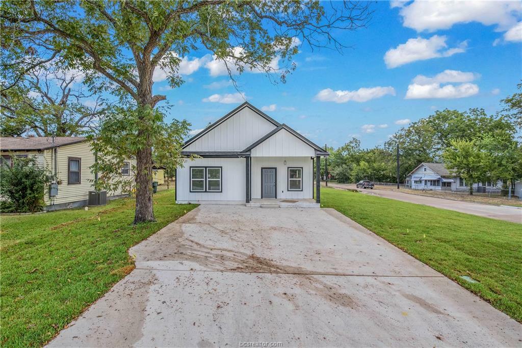 Property Photo:  608 East 21st Street  TX 77803 