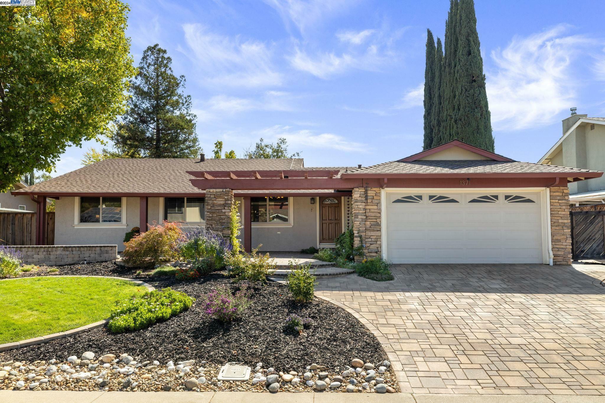 Property Photo:  1371 Windsor Way  CA 94550 