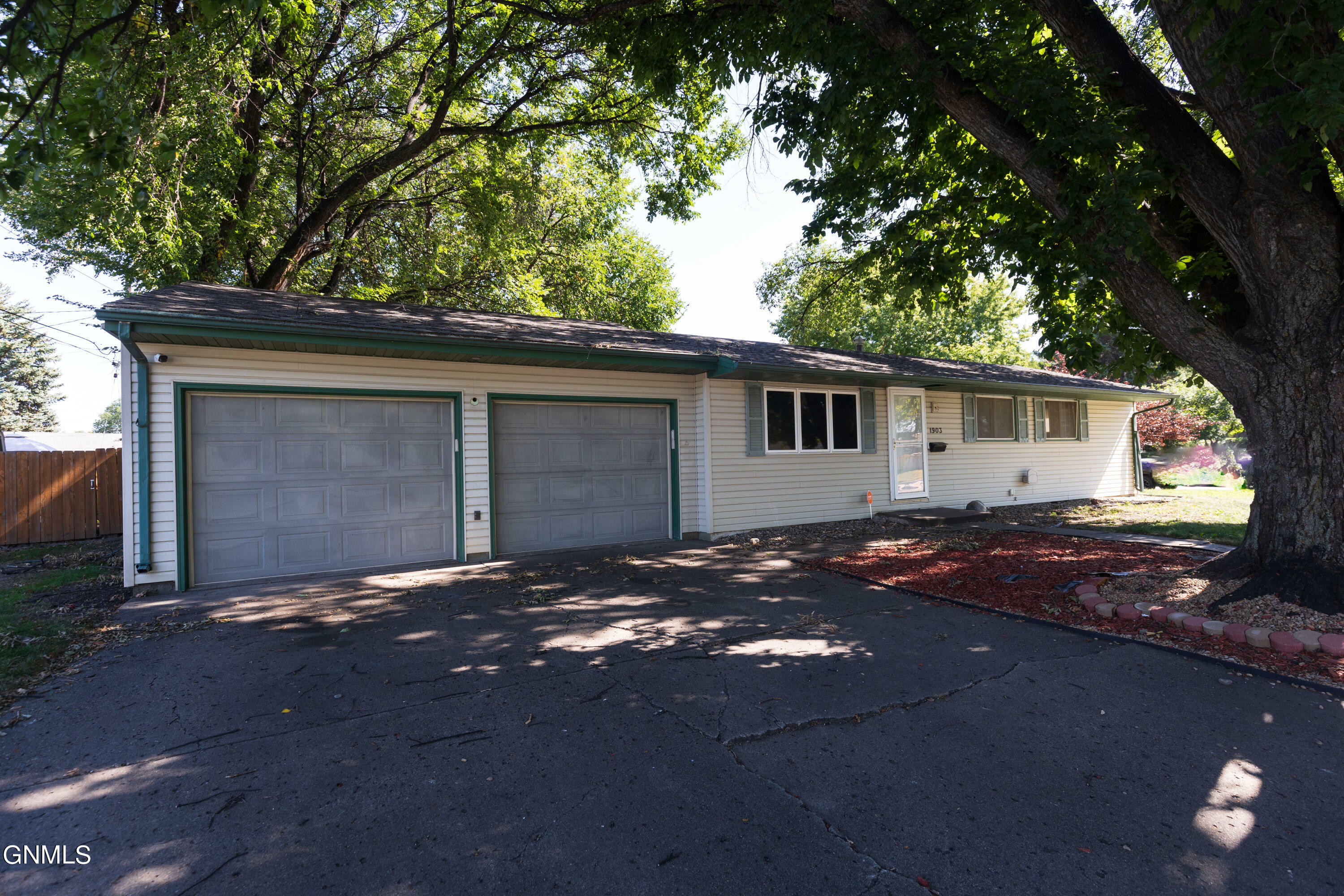 Property Photo:  1903 N 4th Street  ND 58501 