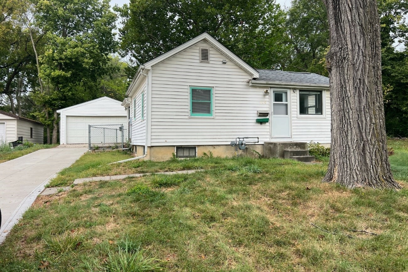 Property Photo:  319 S Franklin Avenue  IA 50014 