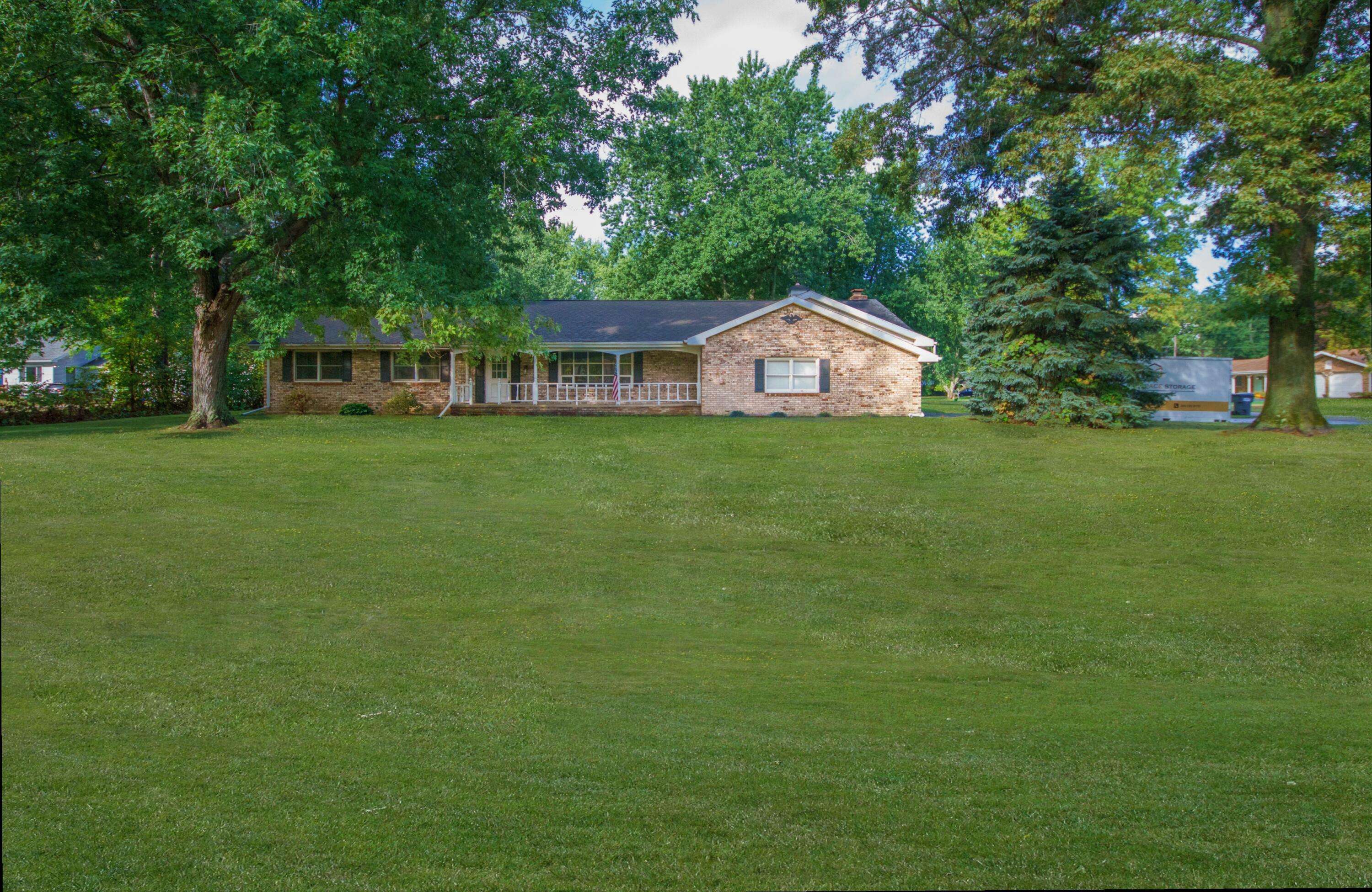 Property Photo:  1518 Oak Terrace  MI 49085 