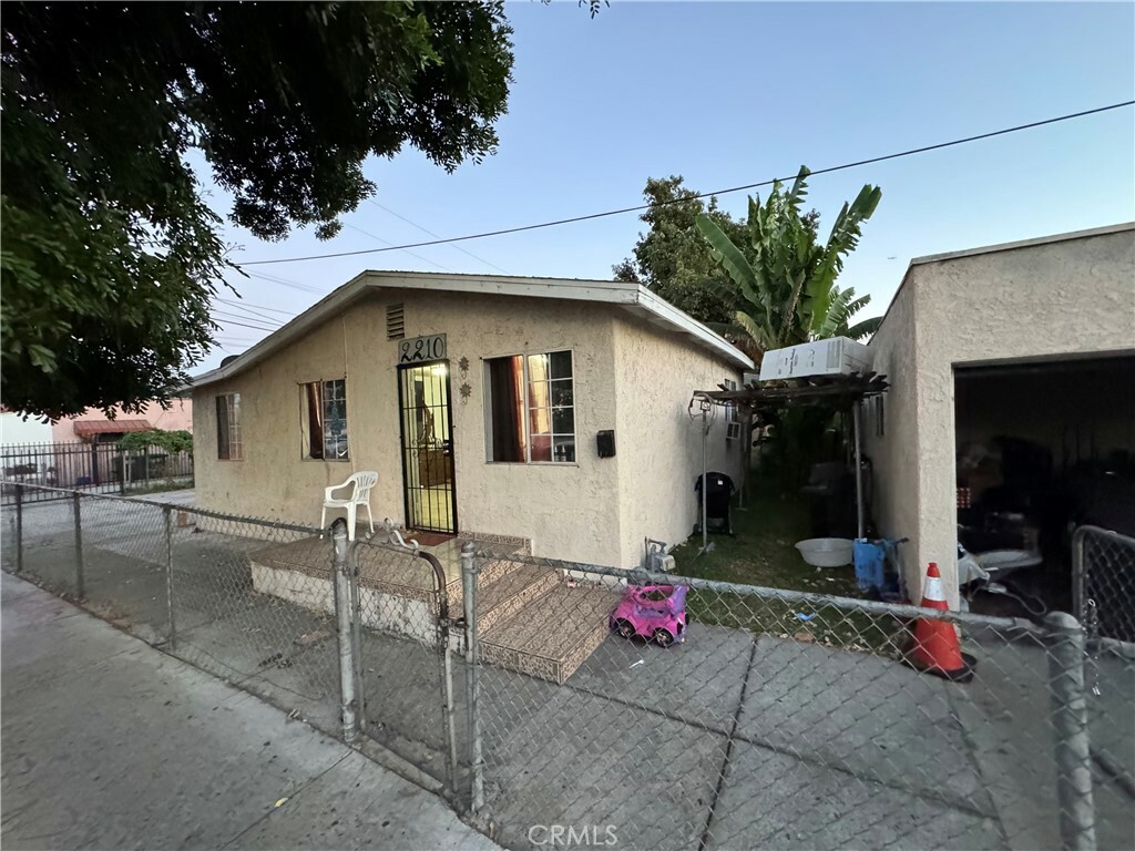 Property Photo:  6902 Albany Street  CA 90255 