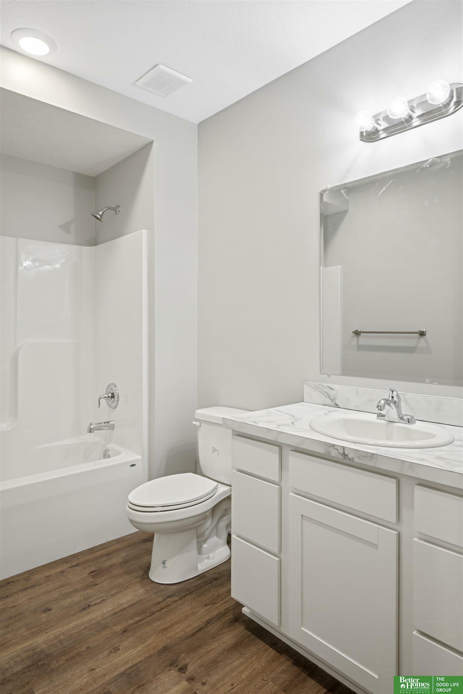 Property Photo:  5329 N 36 Street  NE 68111 