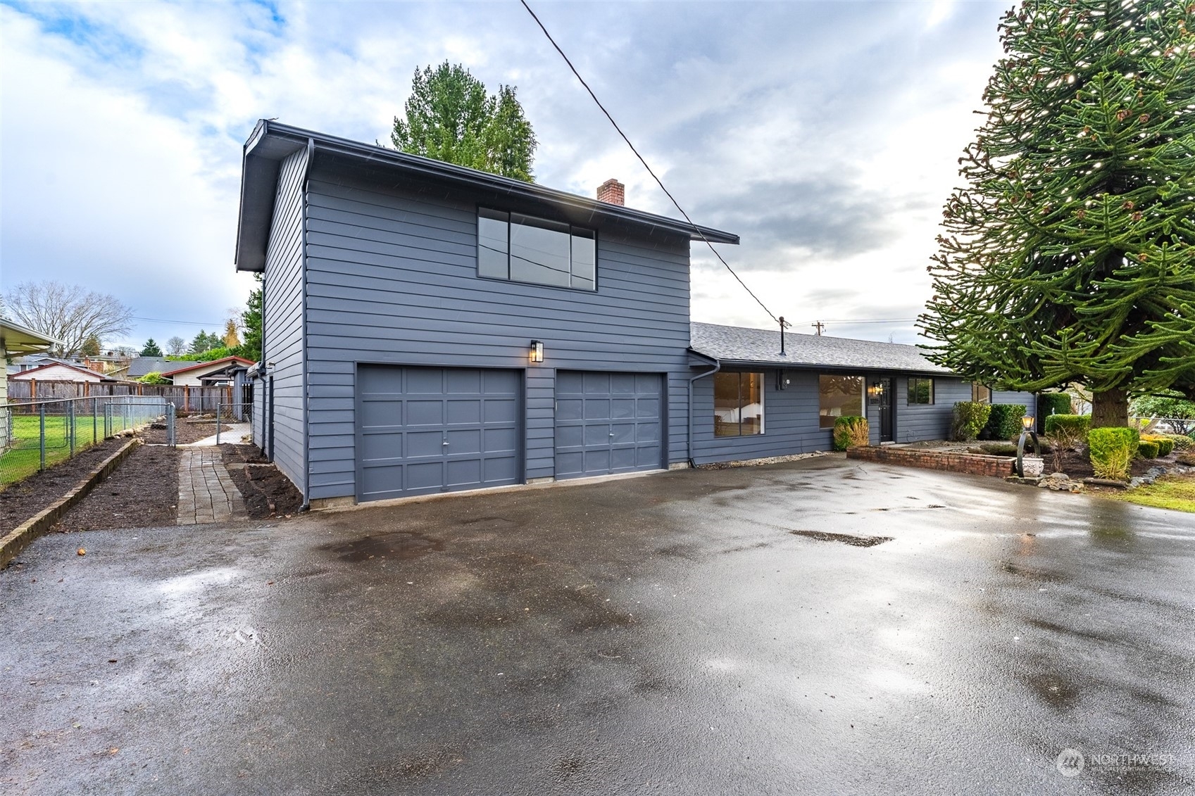 Property Photo:  1305  Lake View Avenue  WA 98290 