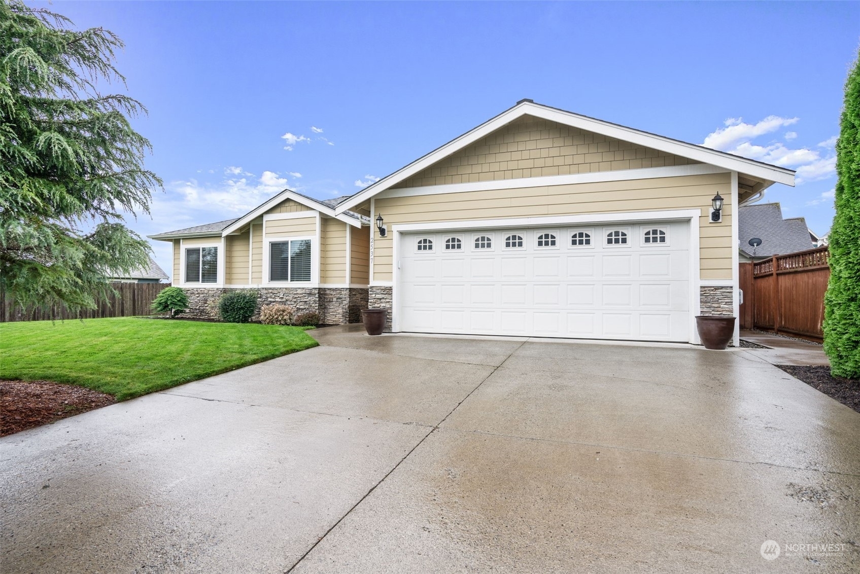 Property Photo:  2537 Sievers Way  WA 98248 