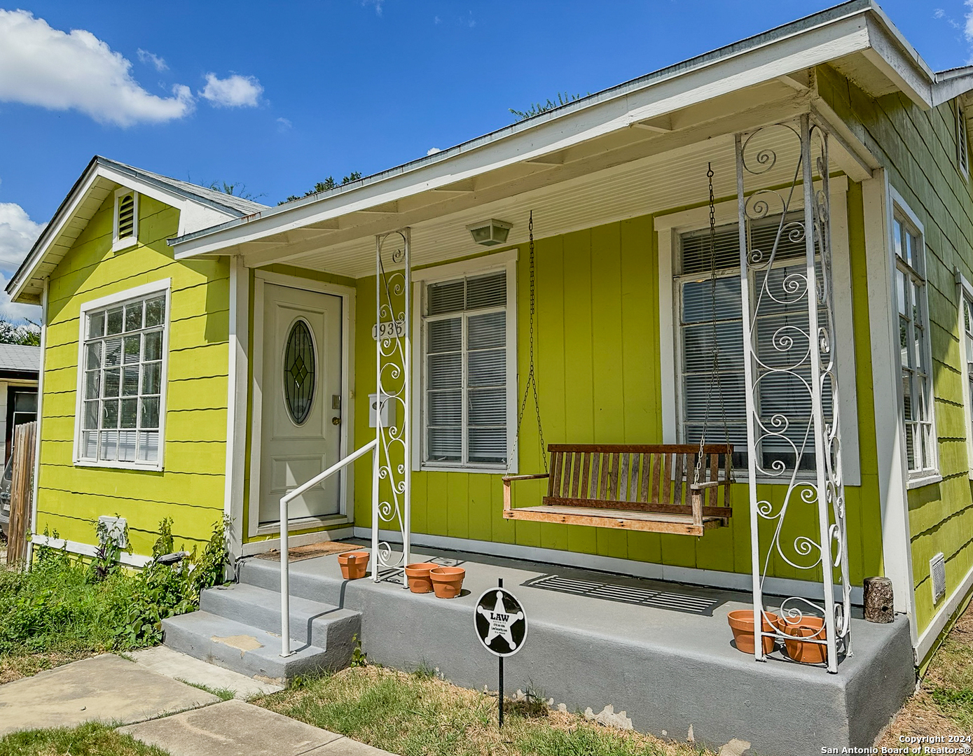 Property Photo:  1935 W Woodlawn Ave  TX 78201 