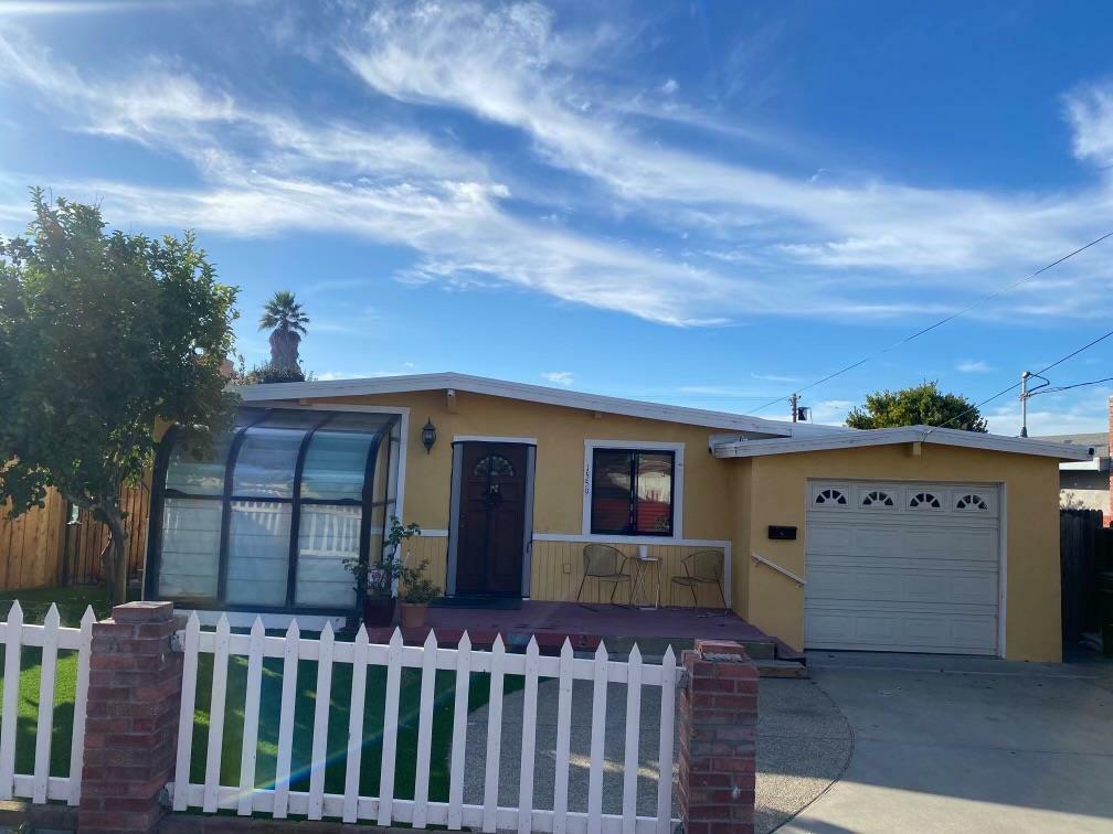 Property Photo:  1559 Waring Street  CA 93955 