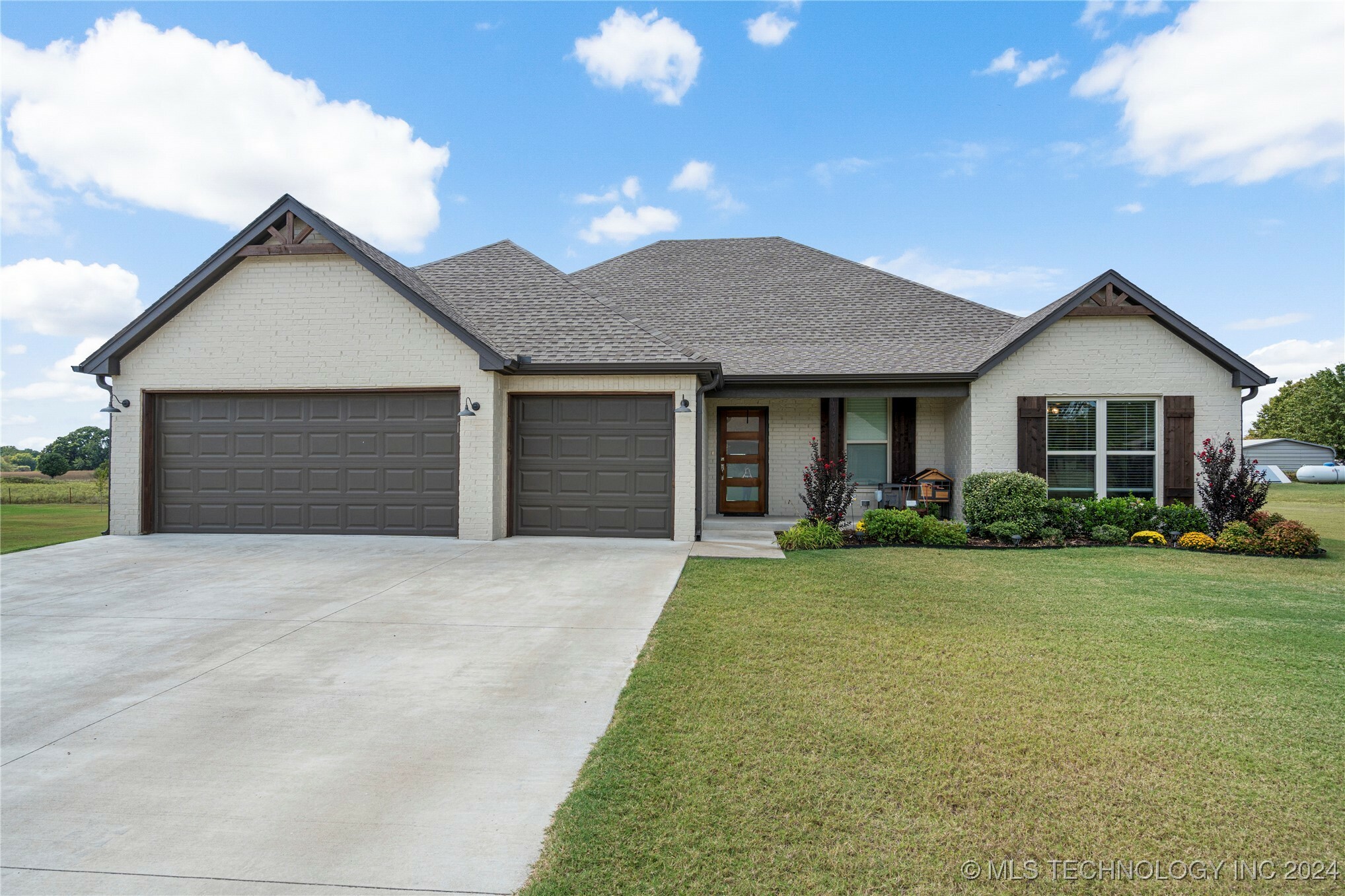 Property Photo:  16218 S 251st  OK 74429 