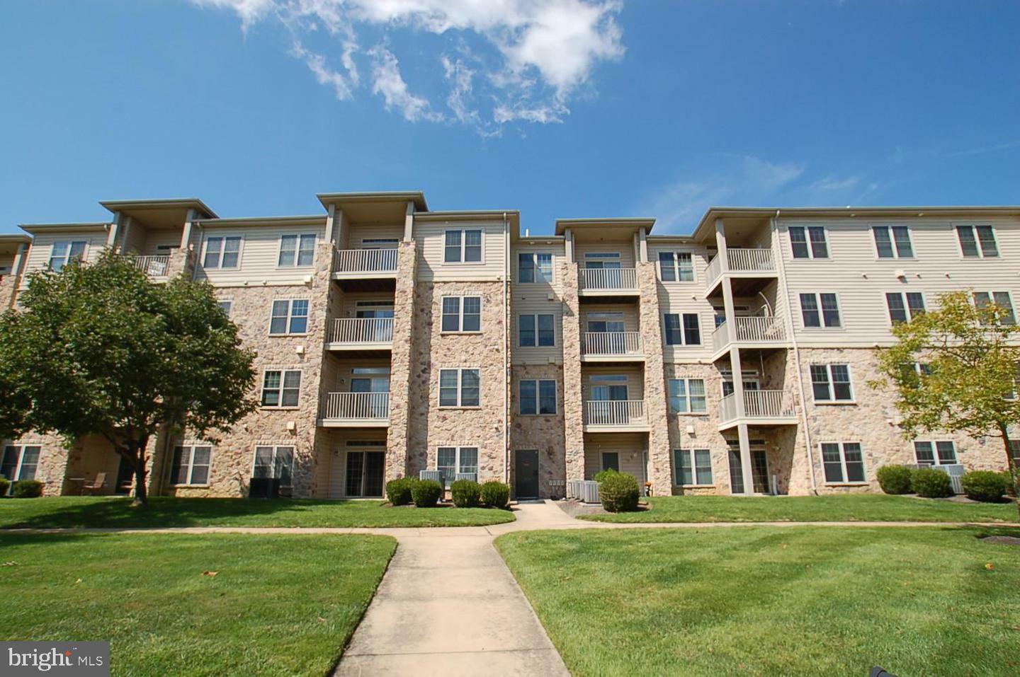 Property Photo:  3000 Fountainview Circle Unit 3411  DE 19713 