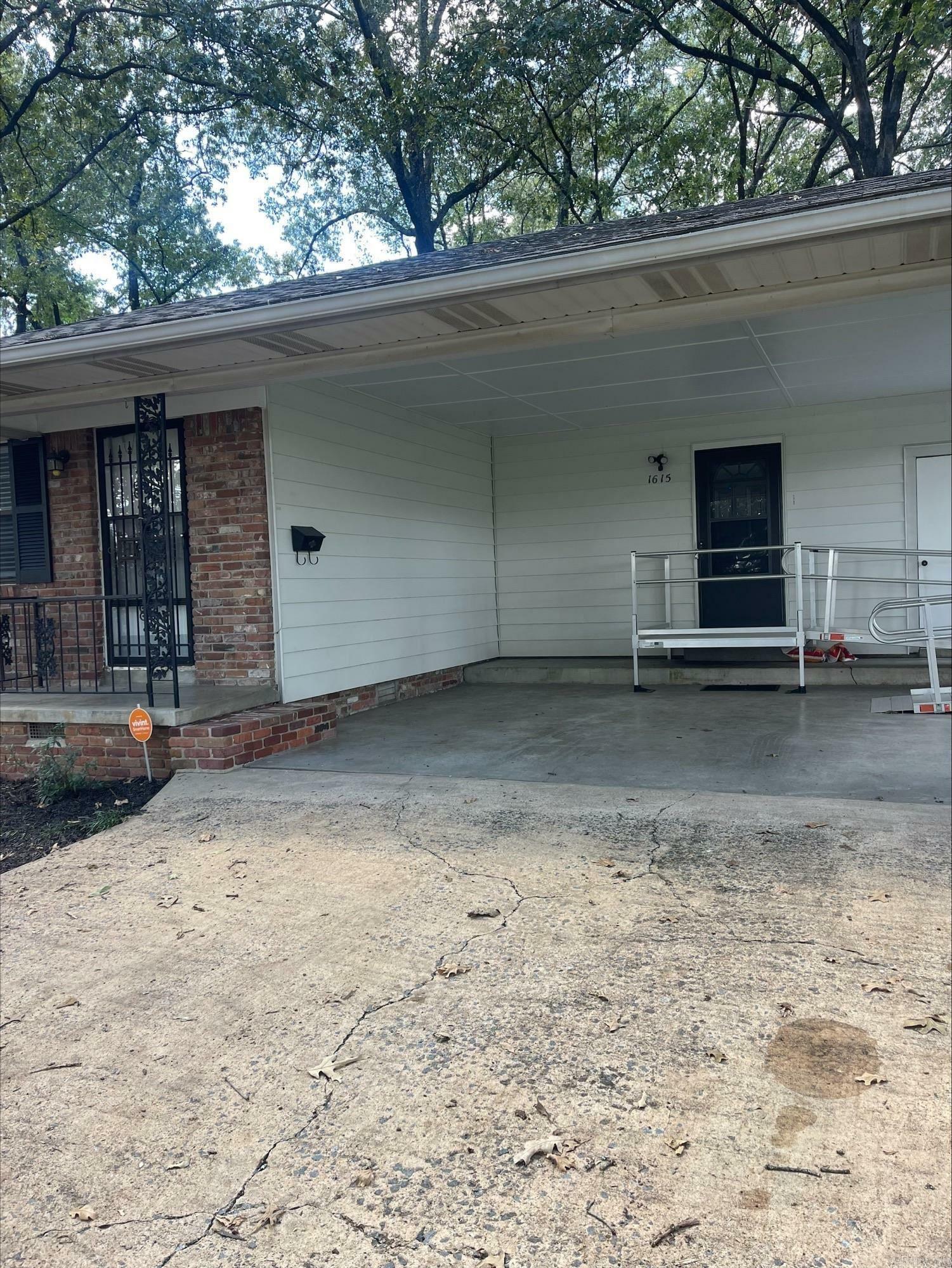 Property Photo:  1615 Johnson Street  AR 72076 