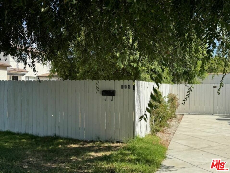 Property Photo:  546  N Keystone St  CA 91506 