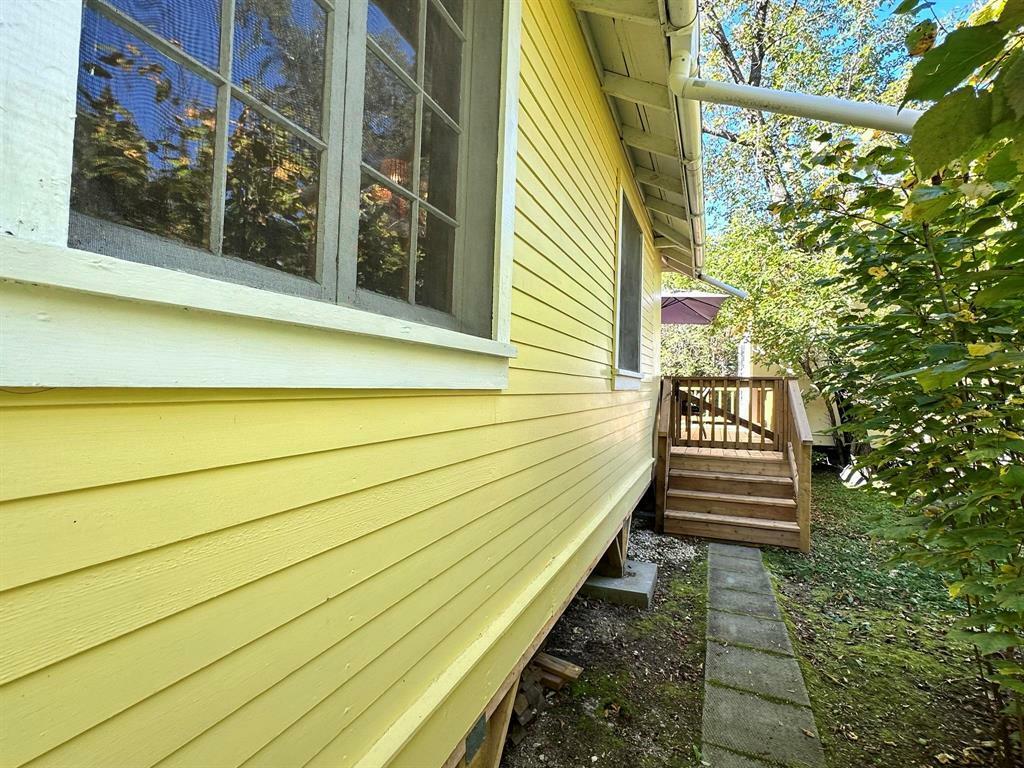 Property Photo:  312 5th Avenue  MB R0E 2C0 