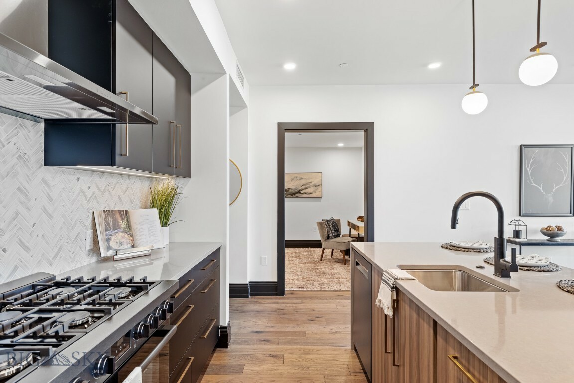 Property Photo: 315 N Tracy Avenue 403 MT 59715